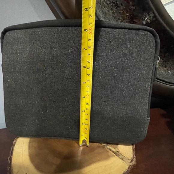 Virginia Tech IPad or Electronics Padded Zipper Case Embellished VT NWT - Picture 7 of 9